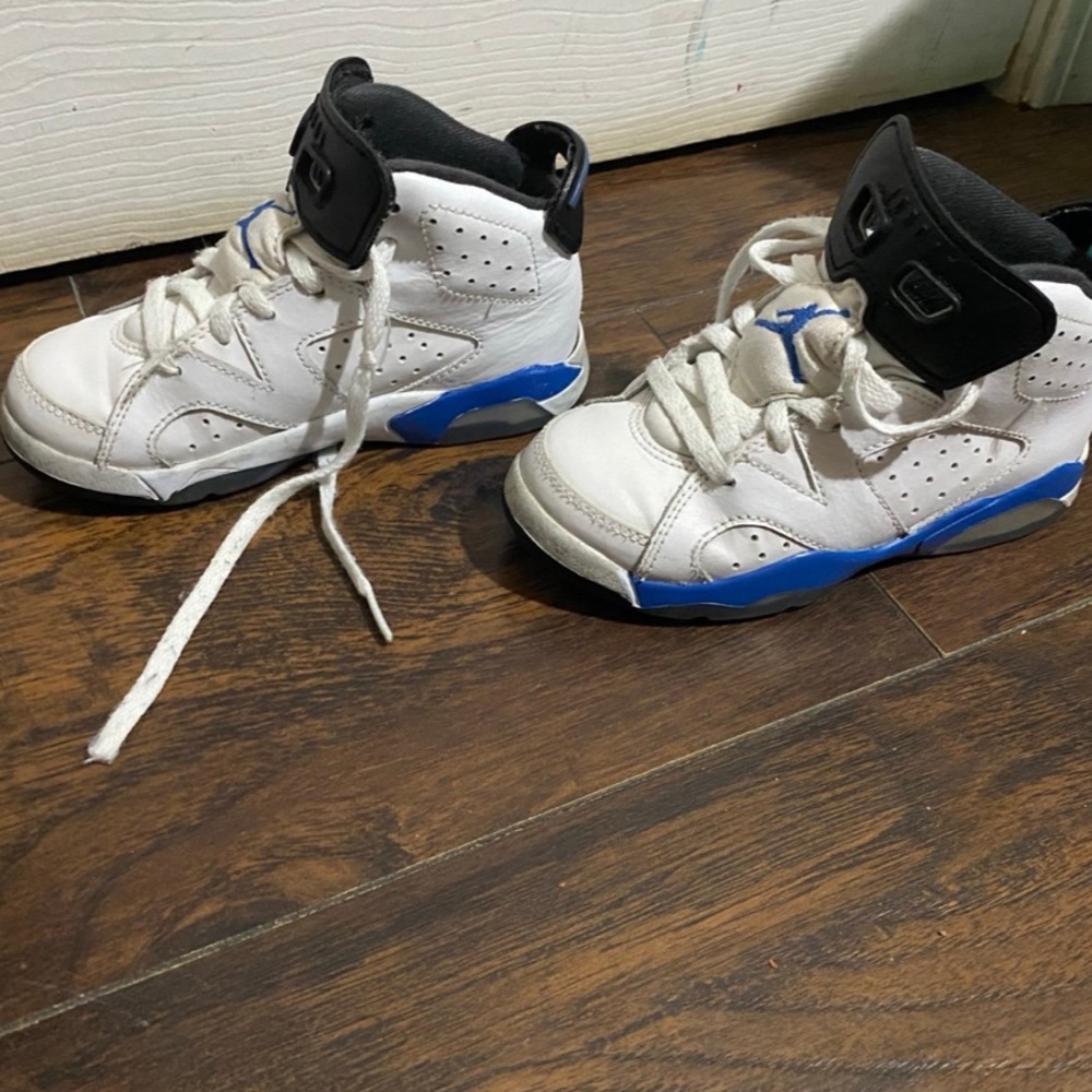 Kids Jordan shoes size 11C